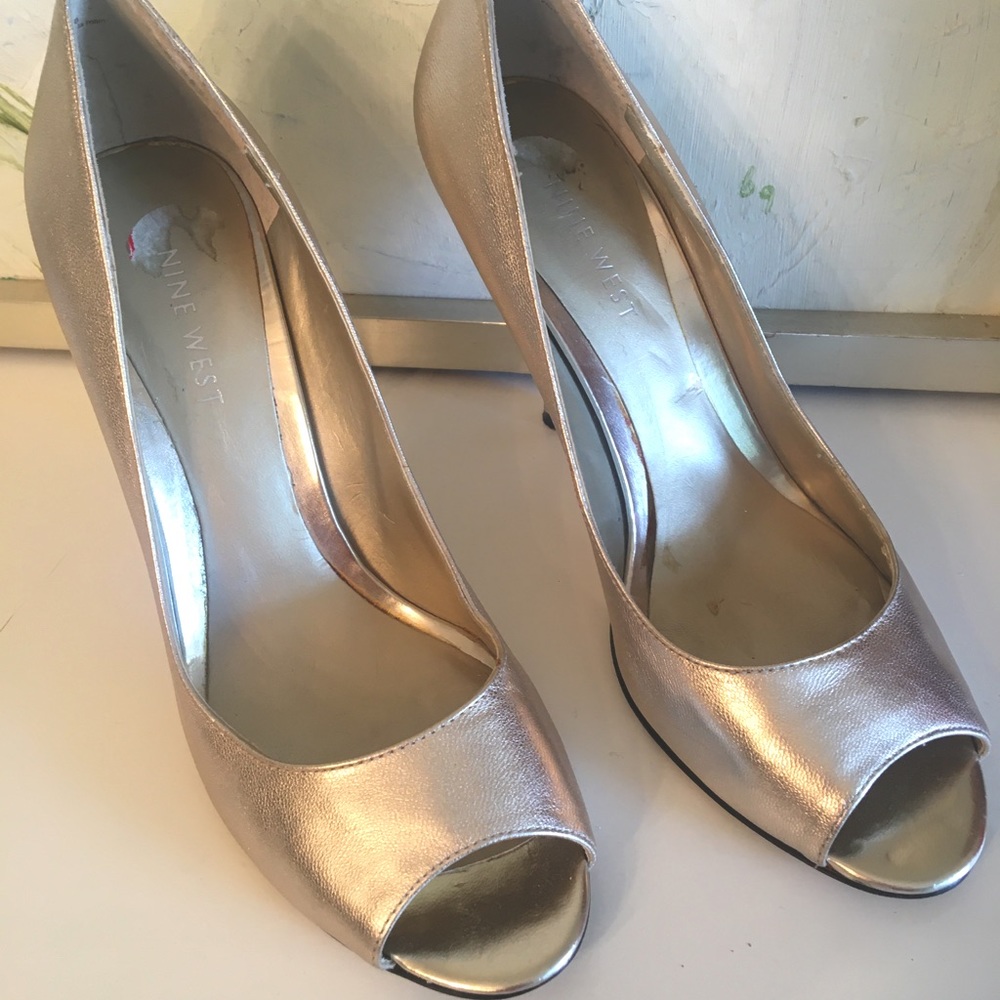 Nine West gold leather peep toe heels pumps work